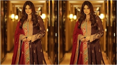 The deep purple suit set Harnaaz opted is from the shelves of the designer label Rimple And Harpreet Narula. It features a Kalidar kurti adorned with intricate prints that take inspiration from the early 19th century, heavy embroidery using Kasab-dori and Resham marodi, sequin and pearl embellishments, and patchwork. The deep purple suit set Harnaaz opted is from the shelves of the designer label Rimple And Harpreet Narula. It features a Kalidar kurti adorned with intricate prints that take inspiration from the early 19th century, heavy embroidery using Kasab-dori and Resham marodi, sequin and pearl embellishments, and patchwork.