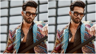 Shahid played muse to fashion designer Suneet Varma and picked a boho blazer for the pictures. (Instagram/@shahidkapoor)