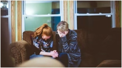 How to heal the mother wound? Expert offers insights (Unsplash)