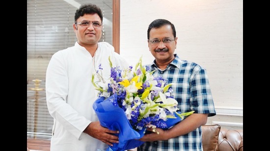 Former Haryana Congress chief Ashok Tanwar with AAP convener Arvind Kejriwal in New Delhi on Monday. (HT Photo)