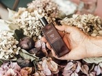 Start your day on a fresh note by applying perfumes with floral scents.