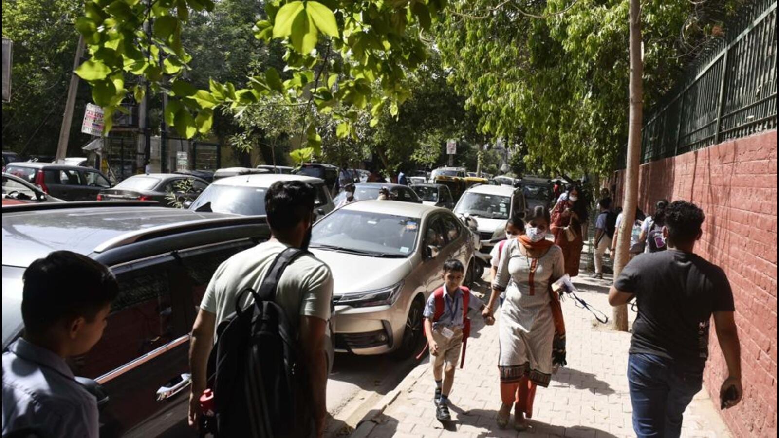 Reopening of schools brings back traffic jams in residential areas