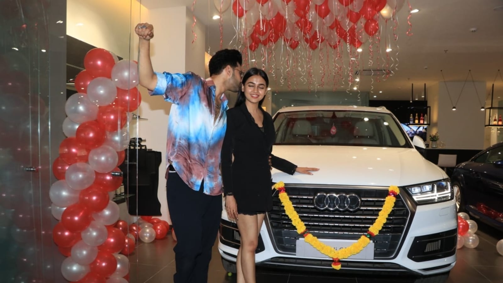 Tejasswi Prakash buys Audi Q7 worth ₹1 crore, receives peck on her cheek from boyfriend Karan Kundrra. See pics