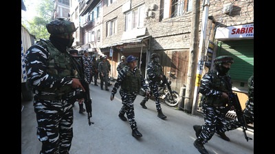 Paramilitary forces at the site of a militant attack, Maisuma, Srinagar, Jammu and Kashmir, Monday, April 4, 2022 (Waseem Andrabi/Hindustan Times)