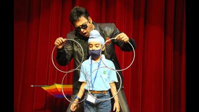 Chitkara International School’s carnival kingdom included a vivifying magic show, ‘Enchanted: Relishing the fascinating art of magic!’ Magician Sartaj SK Sharma’s sleight of hand, illusions and entrancing tricks left the audience, which is gearing up for a new academic session, wonderstruck. (HT PHOTO)