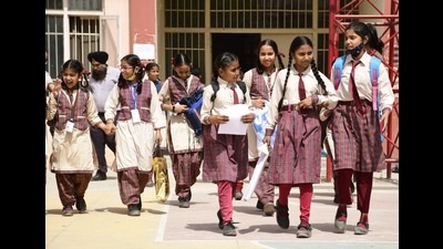 A similar issue had cropped up last year as well when hundreds of private school students whose families’ incomes had dwindled due to the coronavirus pandemic had sought to migrate to government establishments, but their alma maters had withheld essential documents over non payment of dues. (HT File)