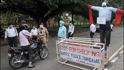 For two-wheelers, the fine for first and second offences for not using an HSRP is  ₹3,000 and  ₹5,000, respectively. (HT File Photo)