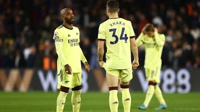 Premier League - Crystal Palace v Arsenal - Selhurst Park, London, Britain - April 4, 2022 Arsenal's Alexandre Lacazette and Granit Xhaka before the start of the second half (REUTERS)