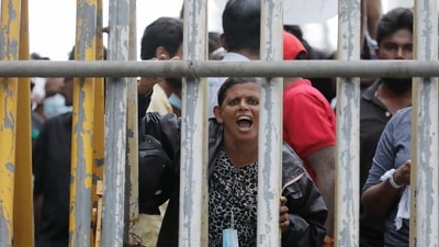 A woman attends a protest to demand Sri Lanka's President Gotabaya Rajapaksa to resign after his government lost its majority. REUTERS/Dinuka Liyanawatte (REUTERS)