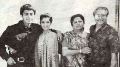 Divya Bharti with her family members, father Om Prakash Bharti, mother Meeta Bharti and brother Kunal Bharti. (Instagram/Bollywood Nostalgia) 