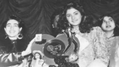 Divya Bharti receiving an award in an old photo also featuring actor Karisma Kapoor and singer Alka Yagnik. (Instagram/Bollywood Nostalgia) 