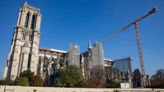 The reconstruction work on the Paris Cathedral is in full swing(Robert Schmiegelt/Geisler-Fotopress/picture alliance )
