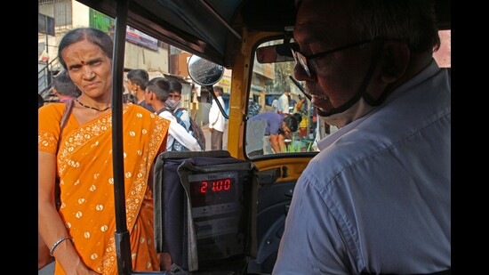 The Regional Transport Office (RTO), Pune has decided to impose <span class='webrupee'>₹</span>50 per day fine for auto drivers in Pune, who are yet to calibrate meters as the extended deadline ended on March 31. (Ravindra Joshi/HT PHOTO)