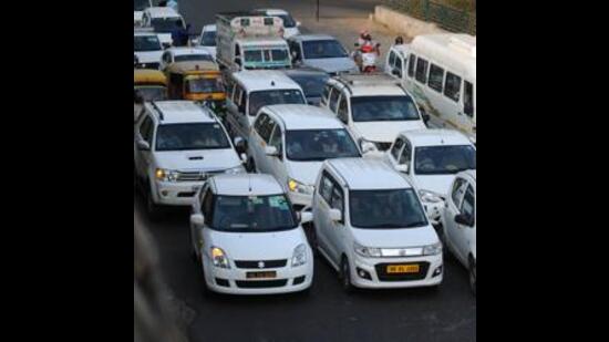 Senior advocate Janak Dwarkadas for Uber India agreed with HC and said that it was willing to hear the suggestions of the state (Parveen Kumar/Hindustan Times)