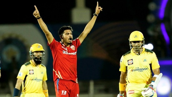 Vaibhav Arora of Punjab Kings celebrates the wicket of Robin Uthappa of Chennai Super Kings(PTI)