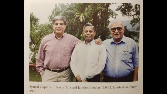 Syamal Gupta (centre) with Ratan Tata (L) and Jamshed Irani at TISCO, Jamshedpur, in August 1999. (Courtesy Quintessentially Tata by Syamal Gupta)