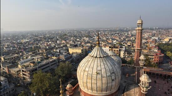 A senior MCD official said that for years, the MCD has been giving its Muslim employees early break from office during Ramzan because they come to work despite observing fasts. (Picture for representation only/HT)