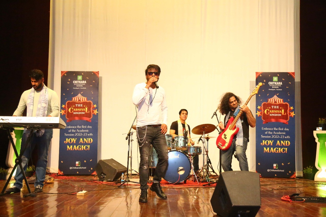The band Rudraksh, helmed by renowned musician Sanjay Bhatt, took the students of Chitkara International School on a musical ride through their show, ‘The Rhythmic Abode’ on the first day of the new academic session. (HT Photo)