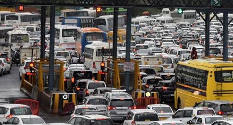  Radio Frequency Identification (RFID) tag is mandatory at Delhi-Gurugram Sirhaul toll to go to Delhi. (Yogesh Kumar/HT file photo) Radio Frequency Identification (RFID) tag is mandatory at Delhi-Gurugram Sirhaul toll to go to Delhi. (Yogesh Kumar/HT file photo)