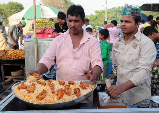 An amalgam of aromatic rice and succulent chunks of meat, a plate of biryani near Jama Masjid is surely bingeworthy. (Photo: Shivam Saxena/HT) An amalgam of aromatic rice and succulent chunks of meat, a plate of biryani near Jama Masjid is surely bingeworthy. (Photo: Shivam Saxena/HT)
