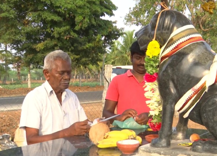 Muthu and his son make offerings to their dog's statue (ANI)