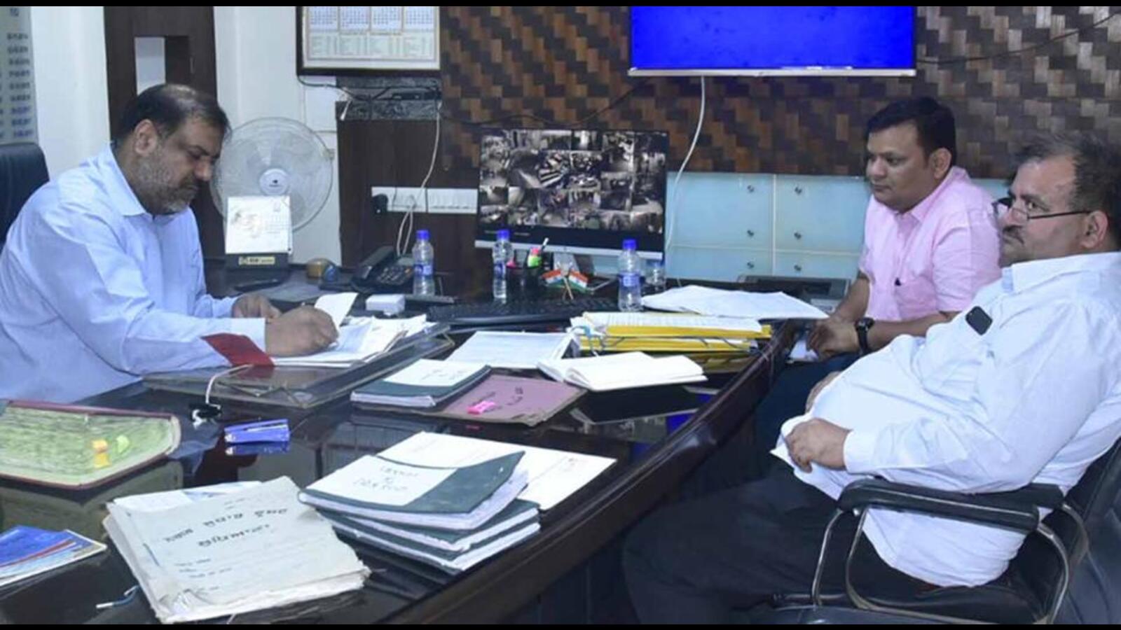 ludhiana-chief-vigilance-officer-inspects-records-at-lit-office