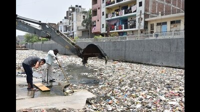 A unified MCD must make Delhi a truly global city when it comes to cleanliness and infrastructure. There must be a paradigm shift in the approach towards waste management. (Sanjeev Verma/HT PHOTO) A unified MCD must make Delhi a truly global city when it comes to cleanliness and infrastructure. There must be a paradigm shift in the approach towards waste management. (Sanjeev Verma/HT PHOTO)