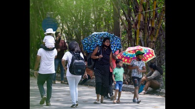 People are seen walking with an umbrella in Katraj as temprearures reach an all-time high in Pune. (Rahul Raut/HT PHOTO) People are seen walking with an umbrella in Katraj as temprearures reach an all-time high in Pune. (Rahul Raut/HT PHOTO)