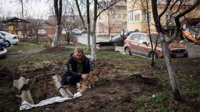 Serhii Lahovskyi, 26, mourns next to the grave of his friend Ihor Lytvynenko, who according to residents was killed by Russian soldiers, after they found him beside a building's basement, amid Russia's invasion of Ukraine, in Bucha, in Kyiv region, Ukraine. (REUTERS) Serhii Lahovskyi, 26, mourns next to the grave of his friend Ihor Lytvynenko, who according to residents was killed by Russian soldiers, after they found him beside a building's basement, amid Russia's invasion of Ukraine, in Bucha, in Kyiv region, Ukraine. (REUTERS)