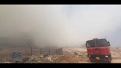 Thick smoke billowing from the dumping ground in Dadumajra in Chandigarh on Wednesday. The fire started at the site around 1.30 am and fire tenders were struggling to douse the blaze almost 20 hours later. (Ravi Kumar/HT) Thick smoke billowing from the dumping ground in Dadumajra in Chandigarh on Wednesday. The fire started at the site around 1.30 am and fire tenders were struggling to douse the blaze almost 20 hours later. (Ravi Kumar/HT)