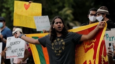 People shout slogans against Sri Lanka's President Gotabaya Rajapaksa and demand Rajapaksa family politicians step down. REUTERS/Dinuka Liyanawatte