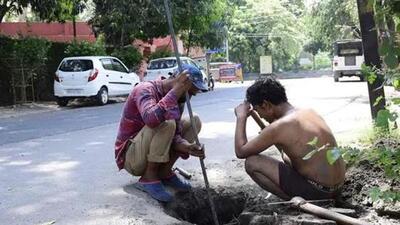 58,098 manual scavengers were identified across the country in two surveys in 2013 and 2018 (File) 58,098 manual scavengers were identified across the country in two surveys in 2013 and 2018 (File)