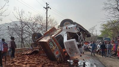The truck driver has been booked by the Palghar police and the injured have been admitted to the Rural Hospital, Palghar (HT Photo)