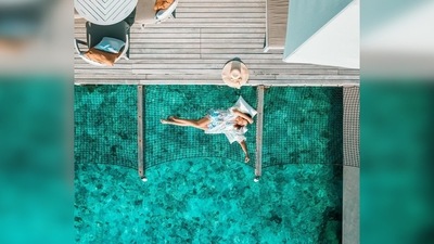 This top angle click captured Sonakshi Sinha in her most relaxed state with the sun kissing her body and the blue water creating the perfect backdrop. (Instagram/@aslisona)