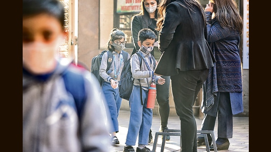 As Delhi schools go offline, strict clockwork returns to the lives of city’s parents, who talk about juggling the demands of hybrid work mode. (Photo: Sanchit Khanna/ Hindustan Times (For representational purpose only))