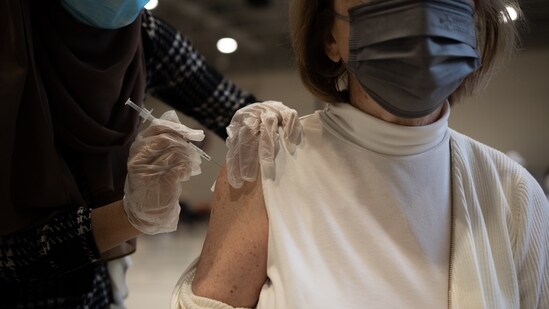 A resident receives a Covid-19 booster shot at a vaccine clinic inside Trinity Evangelic Lutheran Church in Lansdale, Pennsylvania, US.(Bloomberg)