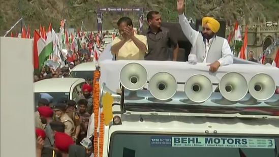 Delhi CM Arvind Kejriwal and Punjab CM Bhagwant Mann hold a roadshow in Himachal Pradesh's Mandi on Wednesday.(ANI)
