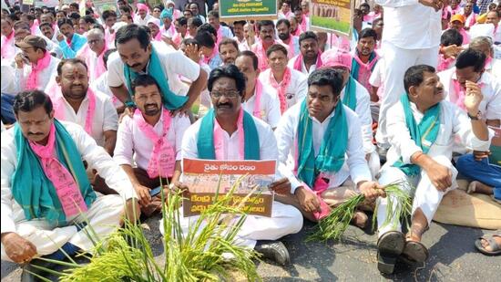 Braving the scorching summer, the TRS functionaries sat on a dharna (protests) demanding that the Centre procure the entire paddy from Telangana without any conditions. (HT Photo)