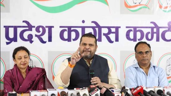 Congress national spokesperson Gaurav Vallabh at a press conference in Lucknow on Wednesday. (HT PHOTO)