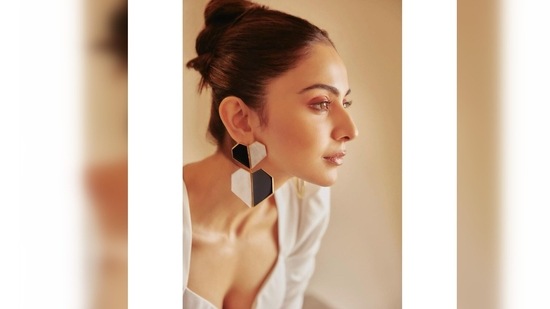 Rakul Preet's outfit is from the clothing line Pridal and is worth <span class='webrupee'>₹</span>8,600.(Instagram/@rakulpreet)