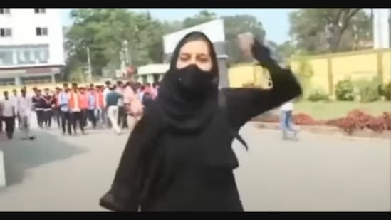 Bibi Muskan Zainab Khan, a college student from Udupi took a prominent part in pro-hijab protests.(File)