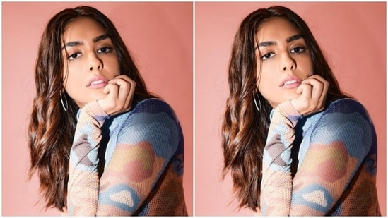 Mrunal's multicoloured top came with turtleneck details and full sleeves. She teamed it with a pair of high-waisted jeans with wide legs.(Instagram/@mrunalthakur)
