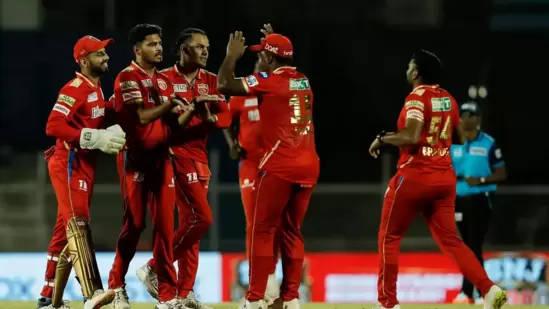 PBKS players in action against CSK in IPL 2022.(IPL)