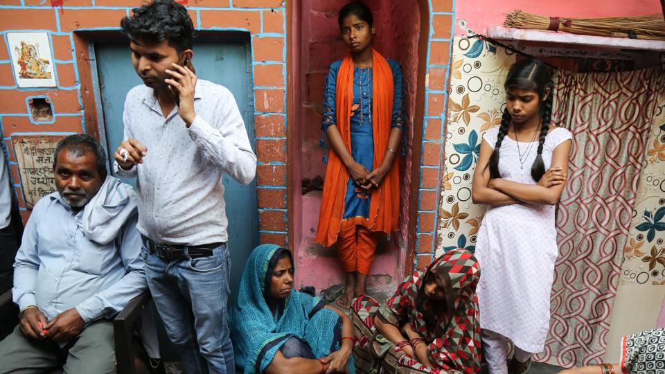 Relatives mourn Manisha’s death at her residence, on Wednesday. (Sanchit Khanna/HT) Relatives mourn Manisha’s death at her residence, on Wednesday. (Sanchit Khanna/HT)