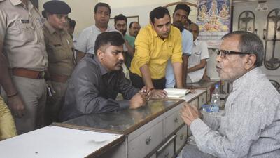 Ghaziabad, India - April 07, 2022: Investigation underway at Bhagwat Swaroop Banwari Lal Jewelers on Rakesh Marg after miscreants shot the businessman's son in a robbery attempt, in Ghaziabad, India, on Thursday, April 07, 2022. (Photo by Sakib Ali /Hindustan Times) Ghaziabad, India - April 07, 2022: Investigation underway at Bhagwat Swaroop Banwari Lal Jewelers on Rakesh Marg after miscreants shot the businessman's son in a robbery attempt, in Ghaziabad, India, on Thursday, April 07, 2022. (Photo by Sakib Ali /Hindustan Times)