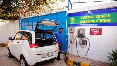 Delhi sold 3,406 electric vehicles in January this year (8% of total vehicle sales that month), 4,547 (10.7%) in February and 5,996 (12.6%) in March. This number touched 962 in the first six days of April, making up 8.5% of all vehicles sold in this time. (Picture for representation only/HT Archive) Delhi sold 3,406 electric vehicles in January this year (8% of total vehicle sales that month), 4,547 (10.7%) in February and 5,996 (12.6%) in March. This number touched 962 in the first six days of April, making up 8.5% of all vehicles sold in this time. (Picture for representation only/HT Archive)