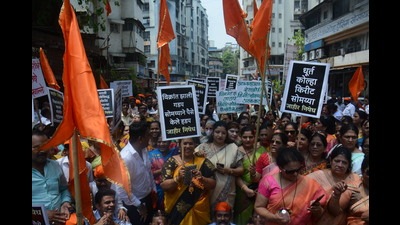 Sena workers staged protests in Mumbai, Thane, Nashik, Aurangabad, Sangli and other districts. (Praful Gangurde/HT Photo) Sena workers staged protests in Mumbai, Thane, Nashik, Aurangabad, Sangli and other districts. (Praful Gangurde/HT Photo)