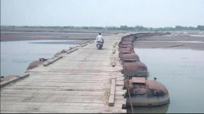 A pontoon bridge, built by the PWD, has to be dismantled for four months during the monsoon, snapping the road link of seven border villages in Gurdaspur every year. (HT File Photo) A pontoon bridge, built by the PWD, has to be dismantled for four months during the monsoon, snapping the road link of seven border villages in Gurdaspur every year. (HT File Photo)