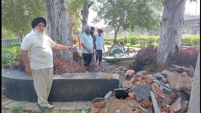 A resident pointing out the damage done at Sidhwan Canal waterfront in Ludhiana. (HT PHOTO) A resident pointing out the damage done at Sidhwan Canal waterfront in Ludhiana. (HT PHOTO)