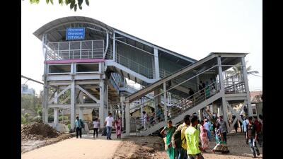 Commuters from Gurawali, which is between Titwala and Khadavli stations, have to travel for 30 to 40 minutes to reach Titwala. The demand to have Gurawali Station has been rejected by Central Railway, saying it is not feasible. (HT FILE PHOTO) Commuters from Gurawali, which is between Titwala and Khadavli stations, have to travel for 30 to 40 minutes to reach Titwala. The demand to have Gurawali Station has been rejected by Central Railway, saying it is not feasible. (HT FILE PHOTO)